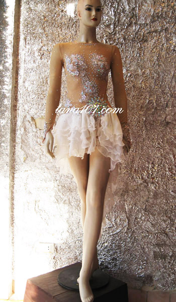 váy khiêu vũ trắng