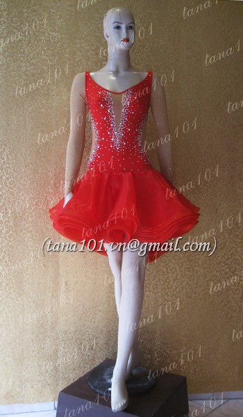 váy khiêu vũ đỏ