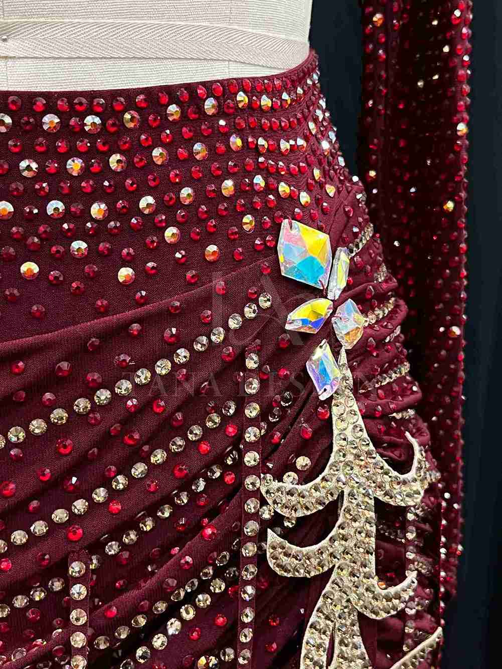 burgundy-two-piece-competition-dance-dress-tana-dancewear (11)_11_11zon Burgundy two-piece Latin dance costume with rhinestones, long sleeves, and fringe skirt details.